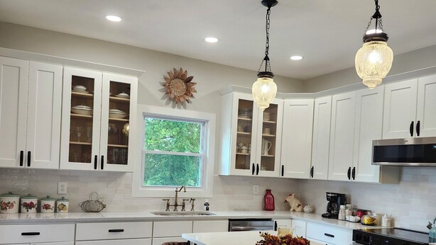 Coffee/tea maker, fridge, microwave, oven - NEWLY Renovated Historic Downtown Beauty in Morristown, TN. (Morristown)