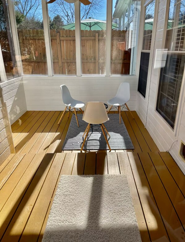 Outdoor dining - Bright Home in Family Friendly Neighborhood (Smyrna)