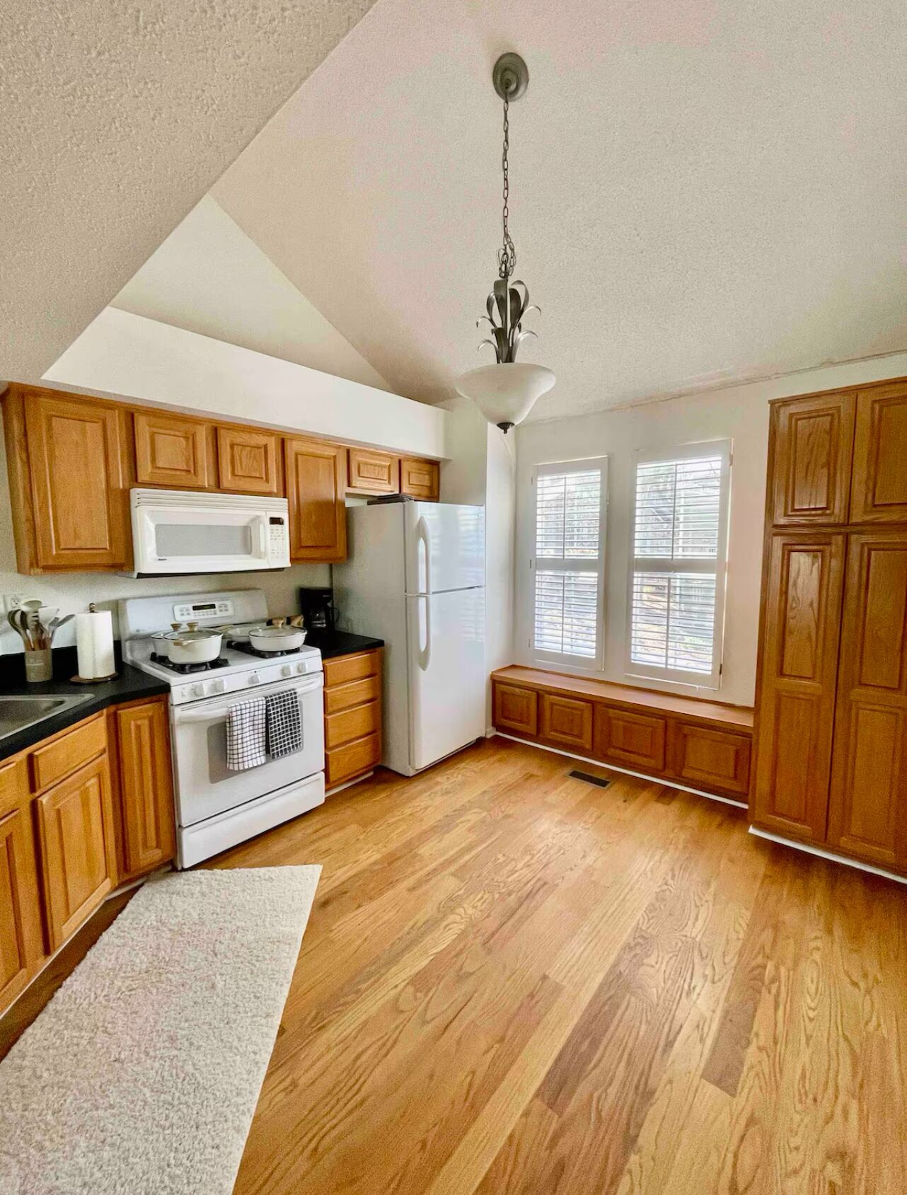 電子レンジ、オーブン、コンロ、食器洗い機