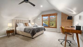 5 bedrooms, desk, travel crib, free WiFi