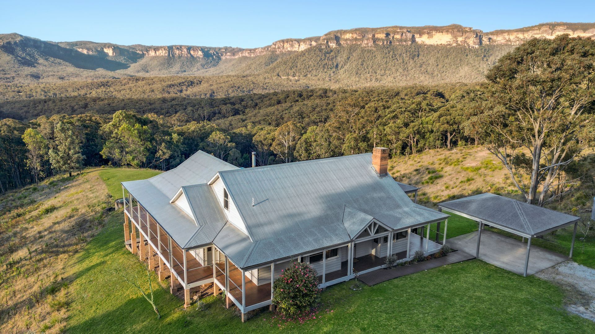 المنشأة من الخارج