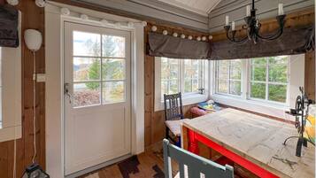 المنشأة من الداخل