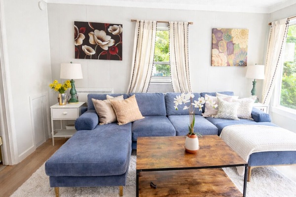 Your Central Hub: The perfect spot to gather, plan your day, or kick back. Plenty of comfy seating for your group, a wall-mounted TV for easy viewing, and ready for you to make it home. 🏡
