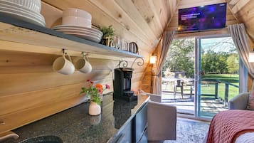 Desk, internet, bed sheets