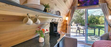 Desk, Internet, bed sheets