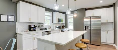 Refrigerador, microondas, parrilla de estufa y lavavajillas