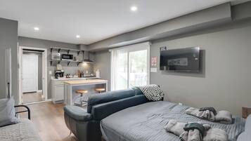 Desk, iron/ironing board, internet, bed sheets