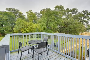 Outdoor dining - Near Hospitals + Metro Access: Studio in Cheverly (Cheverly)