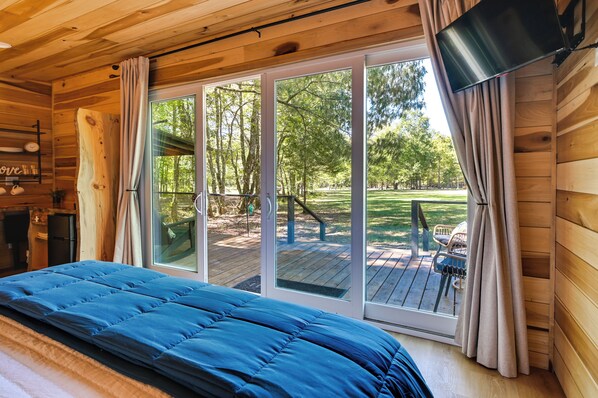 خدمة الإنترنت وملاءات أسرّة