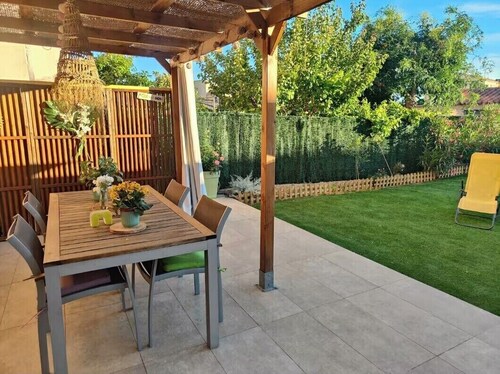 Sanary sur mer, port and beach 15 min walk, quiet location