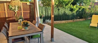 Sanary sur mer, port and beach 15 min walk, quiet location