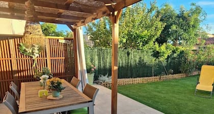 Sanary sur mer, port and beach 15 min walk, quiet location