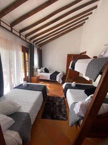 leyvaYork Apartasuites