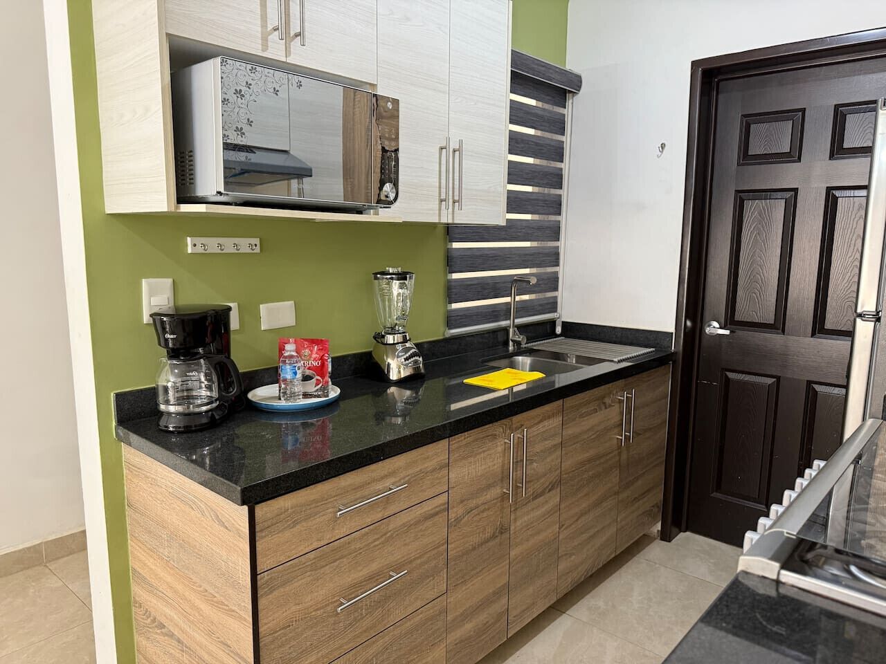 Kylskåp, mikrovågsugn, ugn och spishäll