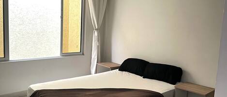 4 chambres, fer et planche à repasser, Wi-Fi, draps fournis