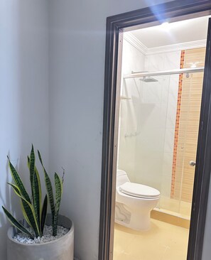 Towels, soap, toilet paper - Enchanting 4-bedroom house in Cali valle del lili (Cali)