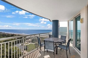 Outdoor dining - Deluxe & Spacious 3 BR Condo /Great Ocean Views (Myrtle Beach)