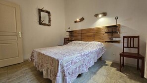 Free WiFi - MYRTA-Swimming pool in residence - sea view - beach within walking distance (CONCA)