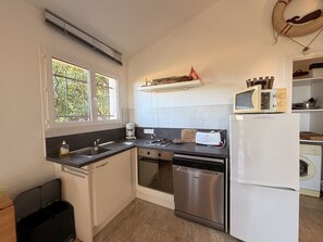 Fridge, dishwasher, cookware/dishes/utensils