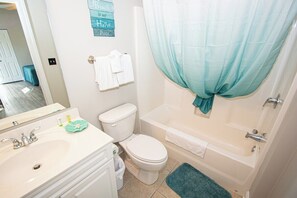 Shower, hair dryer, towels - World Tour 201 (St Andrews Bldg) (Myrtle Beach)