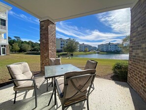Outdoor dining - Spacious 3BR Near Myrtlewood Golf w/ Lake Views (Myrtle Beach)