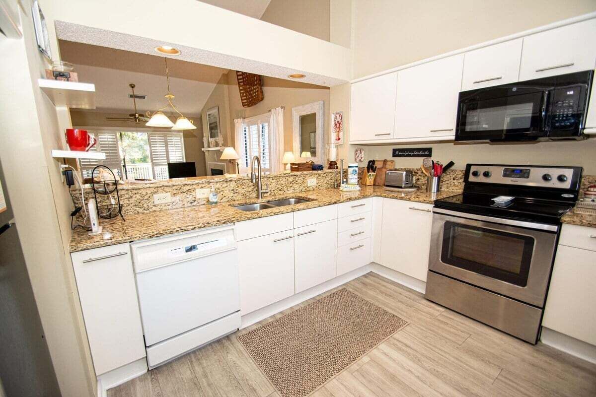 雪櫃、微波爐、焗爐、爐具