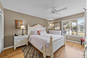 Free WiFi, bed sheets - Secluded Condo Near Pool and close to the Ocean! (Myrtle Beach)