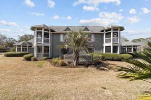 Exterior - Secluded Condo Near Pool and close to the Ocean! (Myrtle Beach)