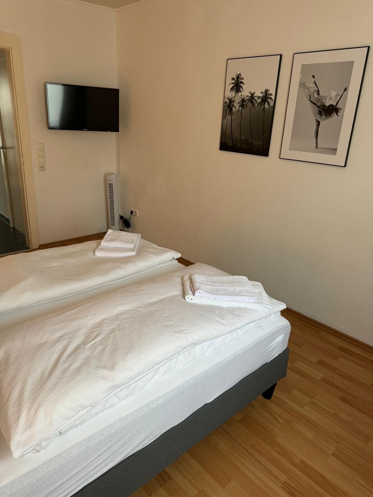 4 bedrooms, travel crib, free WiFi, bed sheets