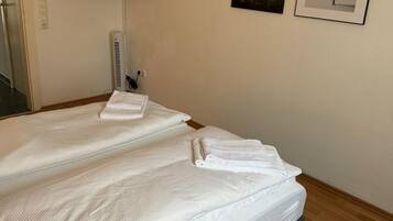 4 bedrooms, travel crib, free WiFi, bed sheets