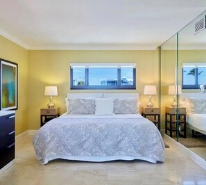 2 soverom, strykejern/-brett, wi-fi og senget øy