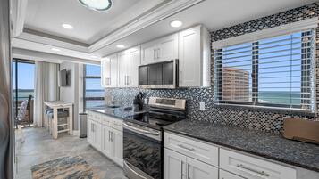 Fridge, microwave, stovetop, dishwasher