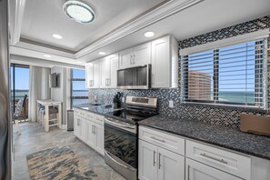 冰箱、微波炉、炉灶、洗碗机