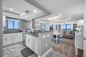 冰箱、微波炉、炉灶、洗碗机