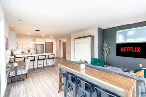 Interior - Luxury RiverView Sky Apartment - 1BR + Murphy Bed (Milwaukee)