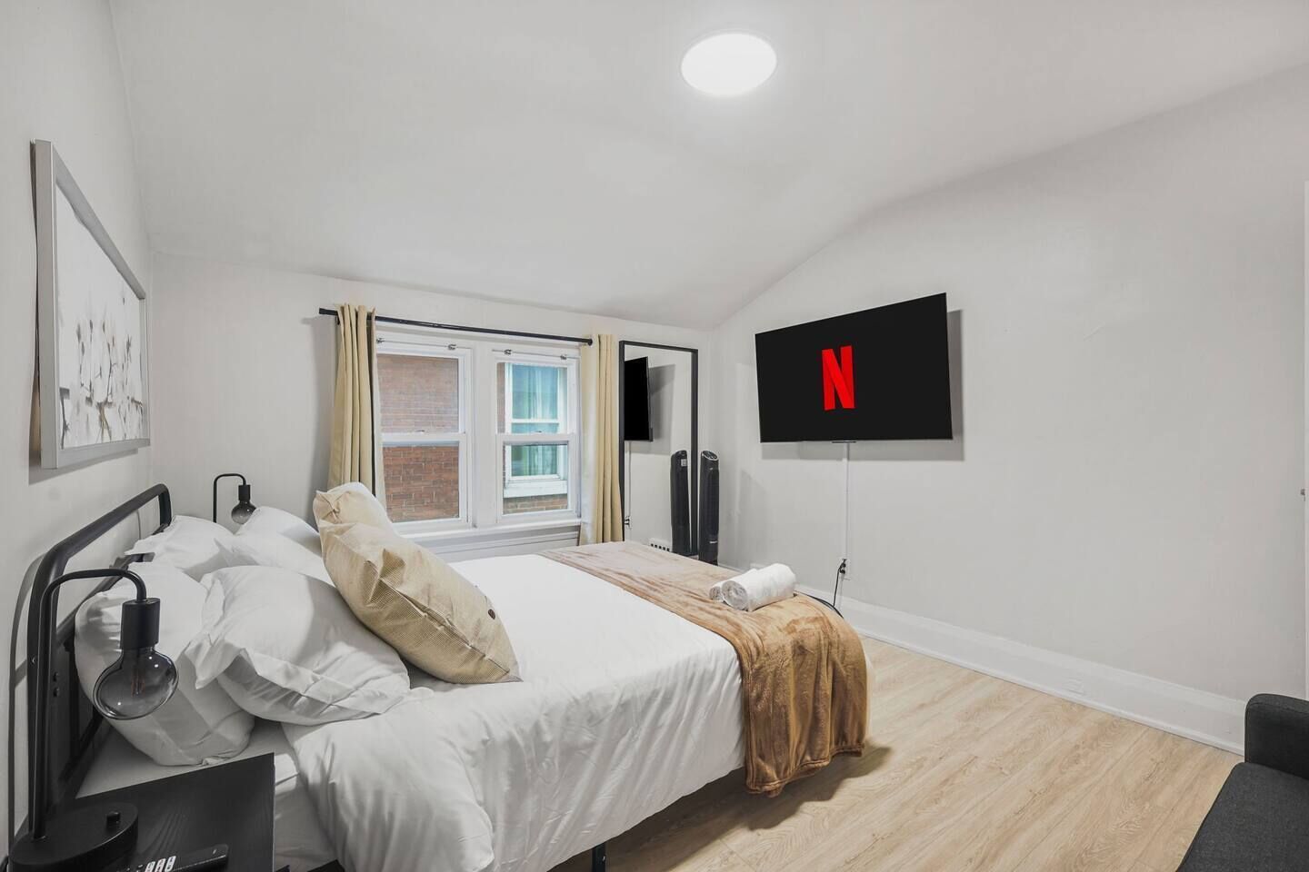 2 bedrooms, desk, iron/ironing board, WiFi