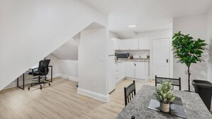 Dining - 2 BR 1 Bath Apt with Parking | Close to Amenities (Oshawa)