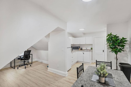 2 BR 1 Bath Apt with Parking | Close to Amenities