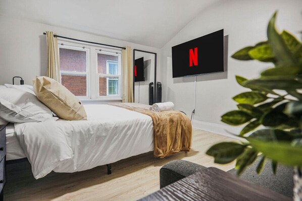 2 habitaciones, escritorio, tabla de planchar con plancha y wifi