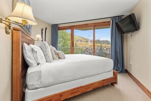 3 slaapkamers, een strijkplank/strijkijzer, reisbedje, gratis wifi