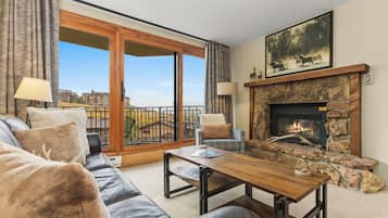 Een smart-tv en een open haard