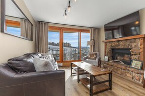 Smart TV, fireplace - Ski in/Out | Hot Tub | Fireplace | Recent Remodel (Steamboat Springs)