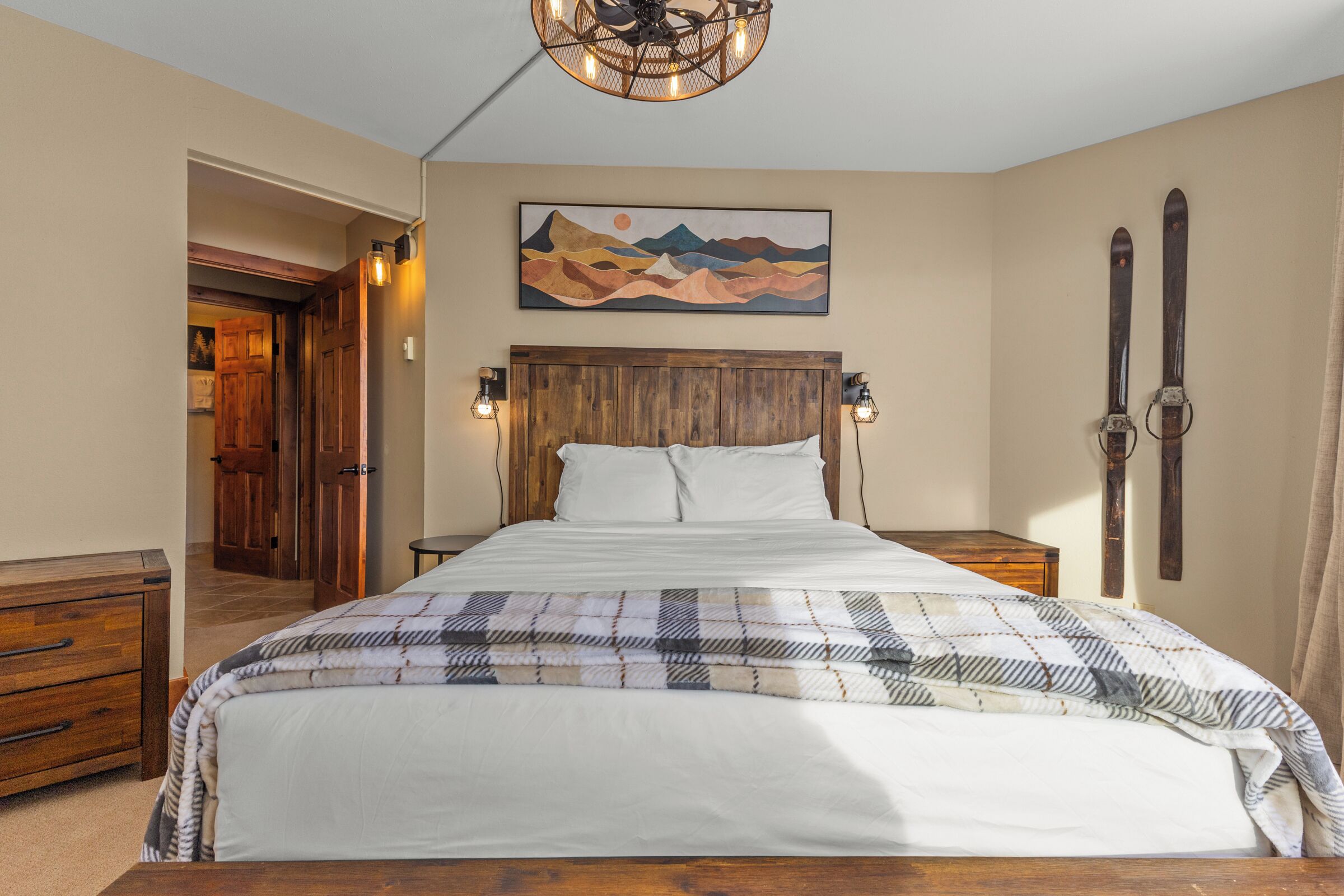 3 bedrooms, iron/ironing board, travel crib, free WiFi