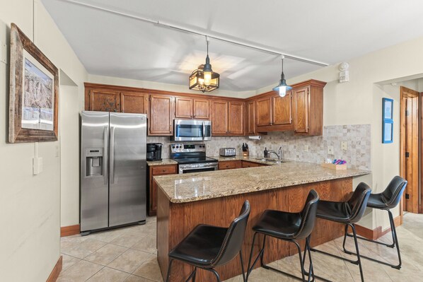 冰箱、微波炉、烤箱、炉灶