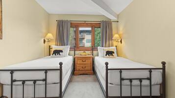 3 habitaciones, tabla de planchar con plancha y cuna de viaje