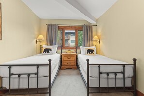 3 habitaciones, tabla de planchar con plancha y cuna de viaje 