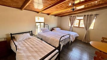 Cortinas blackout, tabla de planchar con plancha y wifi gratis