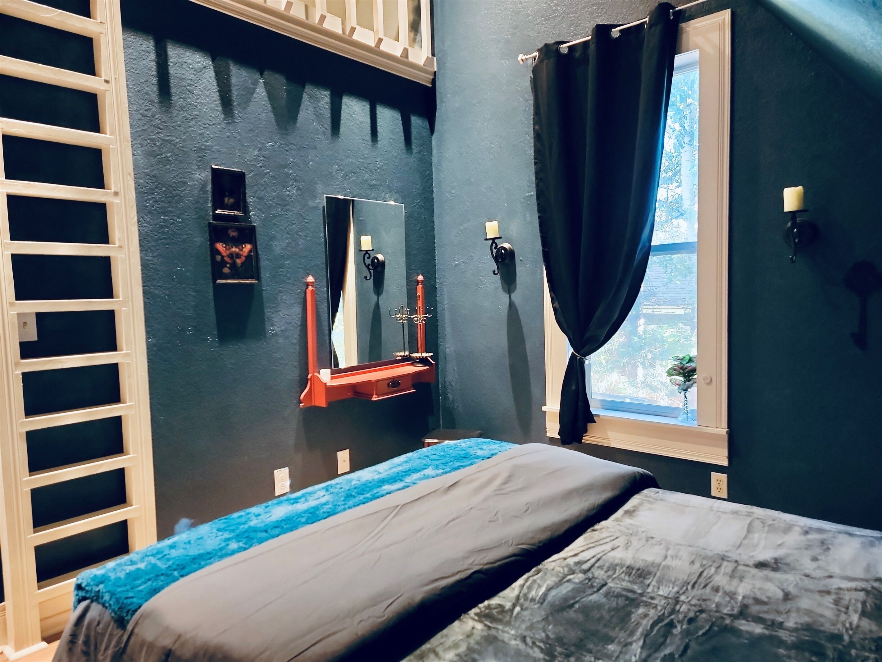 4 chambres, bureau, fer et planche à repasser, lit parapluie