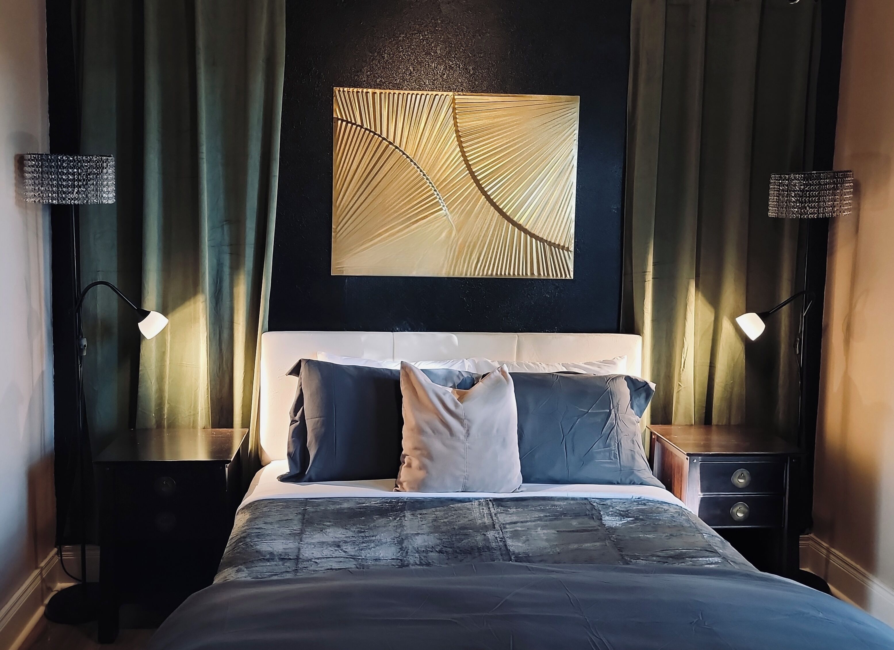 4 bedrooms, desk, iron/ironing board, travel crib