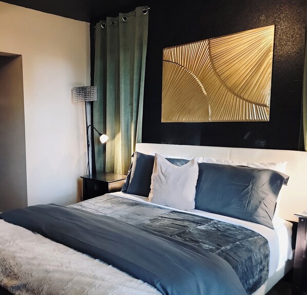 4 Schlafzimmer, Schreibtisch, Bügeleisen/Bügelbrett, Reisekinderbett